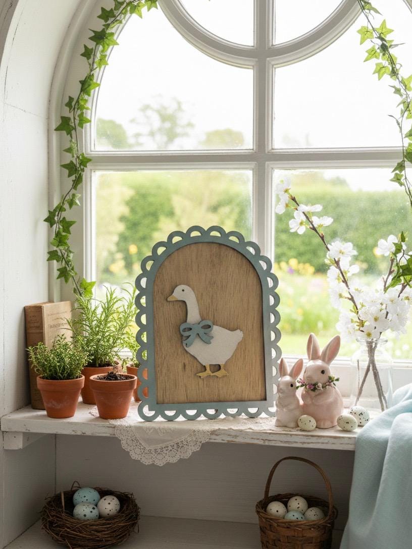 Scalloped Edge Goose Sign, Vintage Farmhouse Cottagecore Goose Decor, Small Shelf Sitter